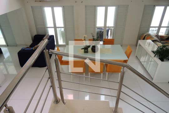 Sala de casa de condomínio para alugar com 4 quartos, 600m² em Jacarepaguá, Rio de Janeiro