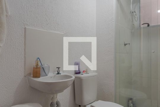 Banheiro de apartamento à venda com 2 quartos, 45m² em Jardim Carvalho, Porto Alegre