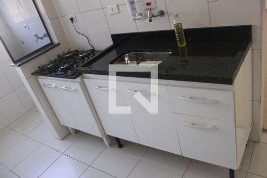 Cozinha de apartamento para alugar com 1 quarto, 41m² em Jardim Dourado, Guarulhos