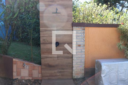 Área Externa de casa de condomínio para alugar com 4 quartos, 323m² em Jardim Branca Flor, Embu das Artes