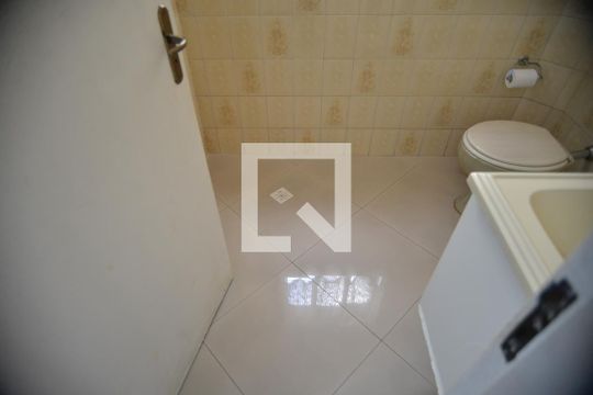 Banheiro Social de casa à venda com 3 quartos, 180m² em Vila Curuçá, Santo André
