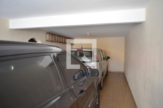 Garagem de casa à venda com 3 quartos, 180m² em Vila Curuçá, Santo André