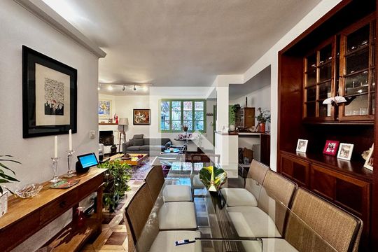 Sala de casa à venda com 3 quartos, 250m² em Jardim Petropolis, São Paulo