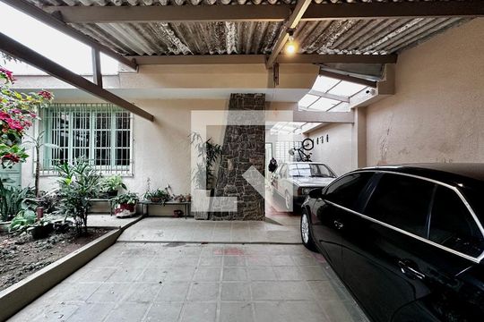 Garagem de casa à venda com 3 quartos, 250m² em Jardim Petropolis, São Paulo