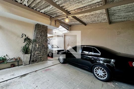 Garagem de casa à venda com 3 quartos, 250m² em Jardim Petropolis, São Paulo