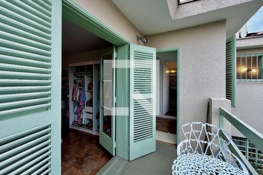 Sacada Quarto de casa à venda com 3 quartos, 250m² em Jardim Petropolis, São Paulo