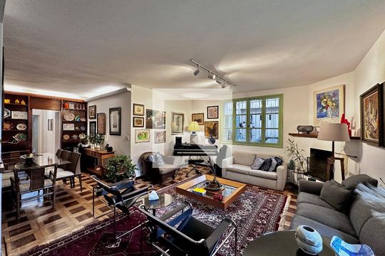 Casa à venda com 3 quartos, 250m² em Jardim Petropolis, São Paulo