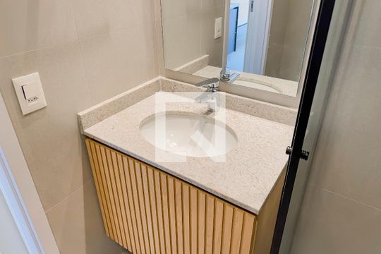 Banheiro de kitnet/studio à venda com 1 quarto, 29m² em Vila Mariana, São Paulo