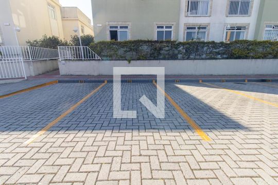 Garagem de apartamento para alugar com 3 quartos, 59m² em Capão Raso, Curitiba