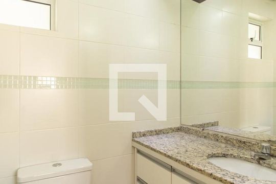Banheiro Social de apartamento para alugar com 3 quartos, 59m² em Capão Raso, Curitiba
