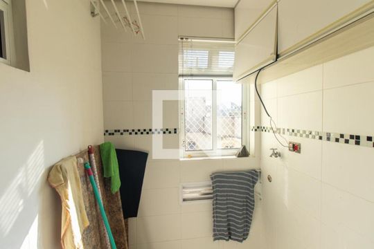 Área de Serviço de apartamento para alugar com 3 quartos, 59m² em Capão Raso, Curitiba