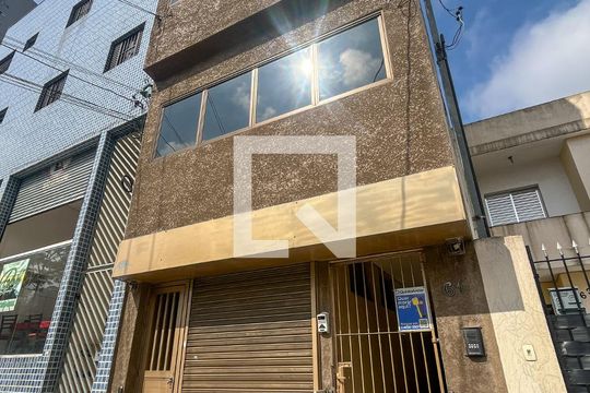 Fachada de casa para alugar com 1 quarto, 39m² em Vila Arcadia, São Paulo