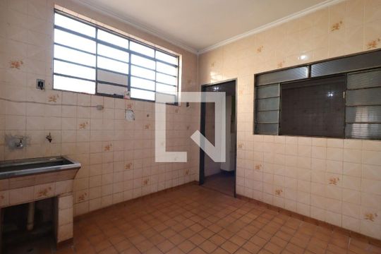 Área de serviço de casa para alugar com 4 quartos, 400m² em Ipiranga, Ribeirão Preto