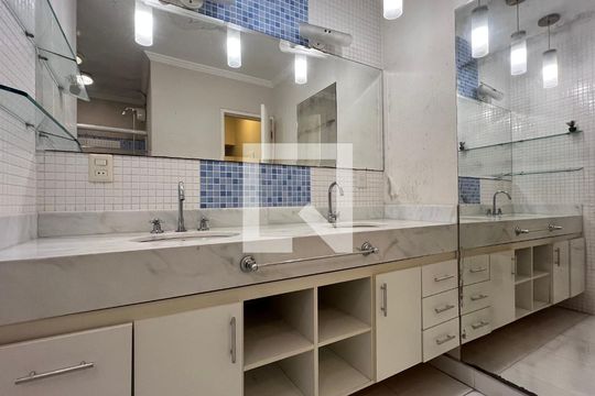 Banheiro da Suíte 2 de casa para alugar com 3 quartos, 246m² em Perdizes, São Paulo
