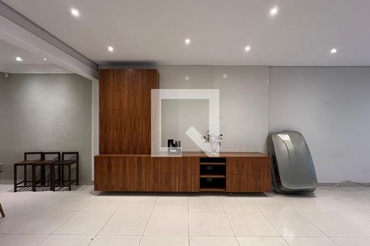Sala de casa para alugar com 3 quartos, 246m² em Perdizes, São Paulo