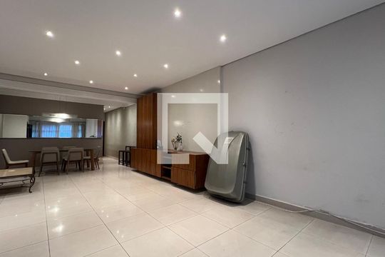 Sala de casa para alugar com 3 quartos, 246m² em Perdizes, São Paulo