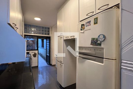 Cozinha de casa para alugar com 3 quartos, 246m² em Perdizes, São Paulo