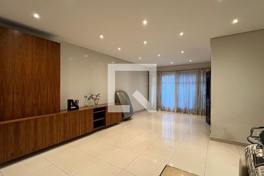 Sala de casa para alugar com 3 quartos, 246m² em Perdizes, São Paulo