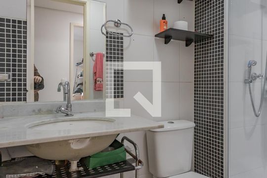 Banheiro de apartamento à venda com 3 quartos, 64m² em Passo das Pedras, Porto Alegre