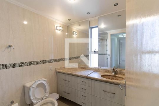 Banheiro de apartamento para alugar com 2 quartos, 62m² em Jardim Santa Emilia, São Paulo