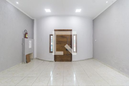 Entrada de casa para alugar com 3 quartos, 190m² em Vila Mogilar, Mogi das Cruzes