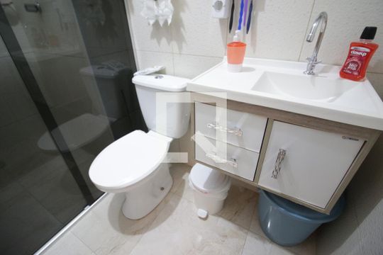 Banheiro de apartamento à venda com 2 quartos, 52m² em Padroeira, Osasco
