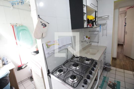 Cozinha de apartamento à venda com 2 quartos, 52m² em Padroeira, Osasco