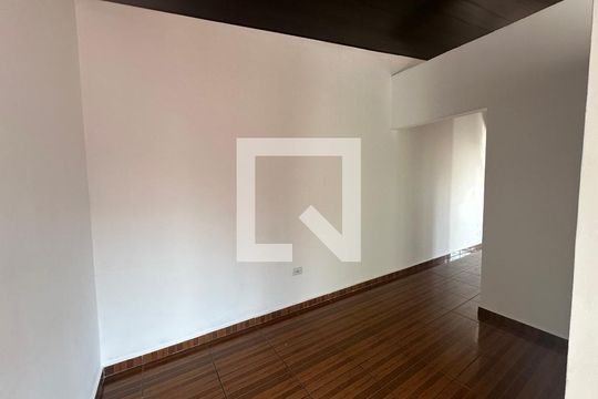 Sala de casa para alugar com 2 quartos, 48m² em Jardim Julio, Barueri