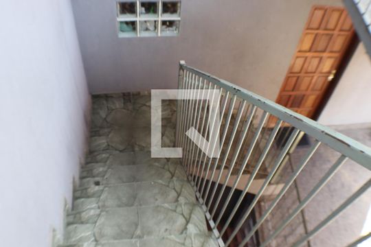 Escada de casa para alugar com 2 quartos, 48m² em Jardim Julio, Barueri