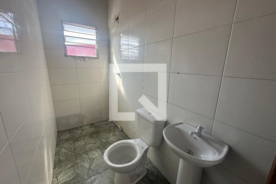 Banheiro de casa para alugar com 2 quartos, 48m² em Jardim Julio, Barueri