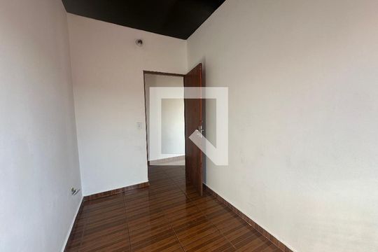 Quarto 1 de casa para alugar com 2 quartos, 48m² em Jardim Julio, Barueri