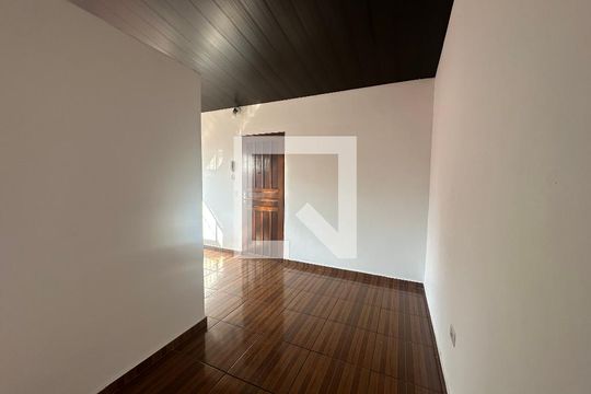 Sala de casa para alugar com 2 quartos, 48m² em Jardim Julio, Barueri