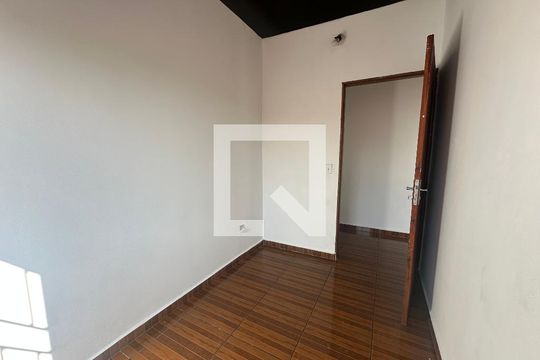 Quarto 1 de casa para alugar com 2 quartos, 48m² em Jardim Julio, Barueri