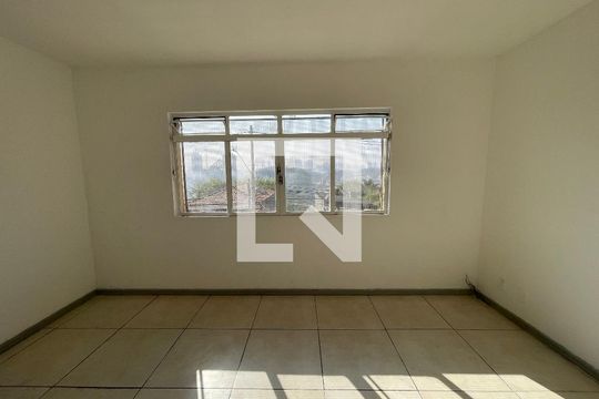 Sala de casa à venda com 5 quartos, 330m² em Jardim Ester, São Paulo