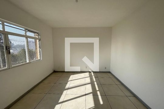 Sala de casa à venda com 5 quartos, 330m² em Jardim Ester, São Paulo