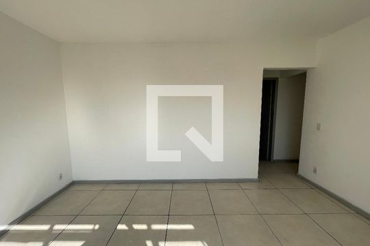 Sala de casa à venda com 5 quartos, 330m² em Jardim Ester, São Paulo