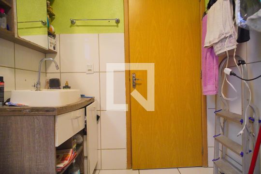 Banheiro de apartamento à venda com 2 quartos, 54m² em Campina, São Leopoldo