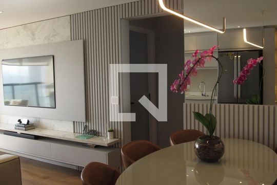 Sala de apartamento à venda com 2 quartos, 61m² em Km 18, Osasco