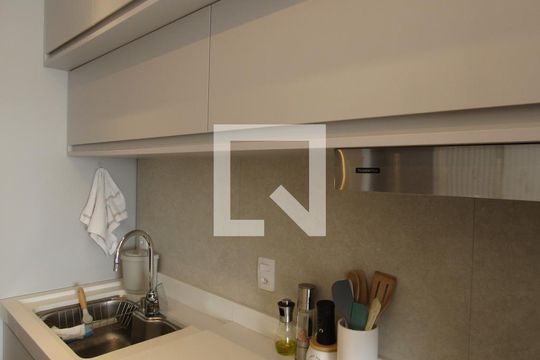 Cozinha de apartamento à venda com 2 quartos, 61m² em Km 18, Osasco