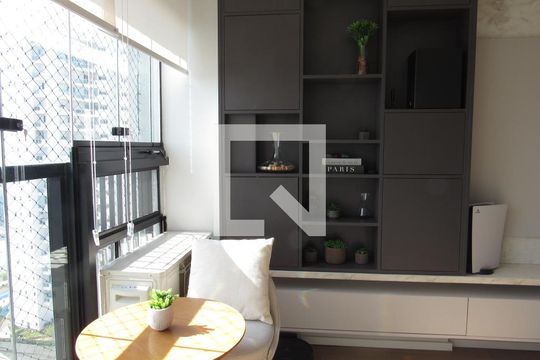 Sala de apartamento à venda com 2 quartos, 61m² em Km 18, Osasco