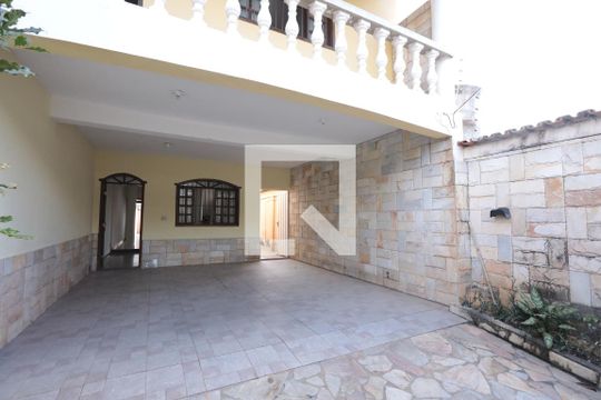 Quintal de casa para alugar com 3 quartos, 180m² em São Gabriel, Belo Horizonte