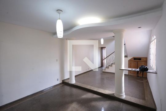 Sala de casa para alugar com 3 quartos, 180m² em São Gabriel, Belo Horizonte