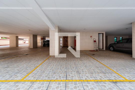 Garagem demarcada de apartamento para alugar com 2 quartos, 78m² em José Menino, Santos