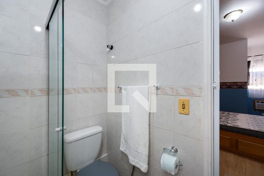 Banheiro suíte de apartamento para alugar com 2 quartos, 78m² em José Menino, Santos