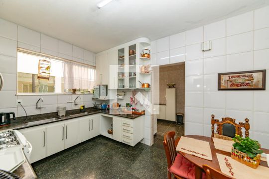 Cozinha de apartamento à venda com 4 quartos, 230m² em Buritis, Belo Horizonte