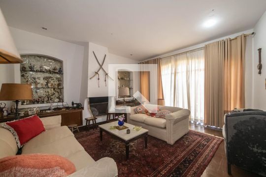 Casa à venda com 4 quartos, 400m² em Jardim da Saúde, São Paulo