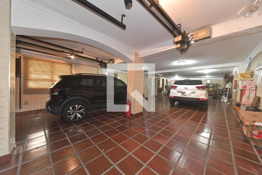 Garagem de casa à venda com 4 quartos, 400m² em Jardim da Saúde, São Paulo