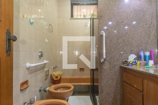 Banheiro Social de casa à venda com 4 quartos, 400m² em Jardim da Saúde, São Paulo