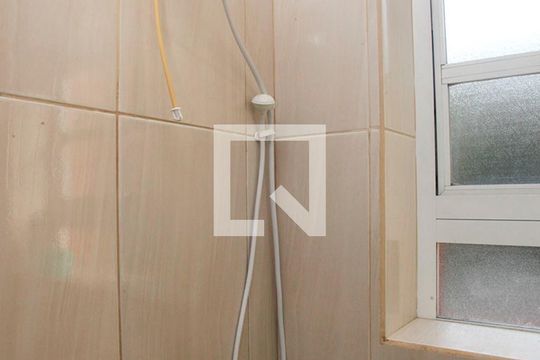 Banheiro de apartamento à venda com 2 quartos, 77m² em Santana, Porto Alegre