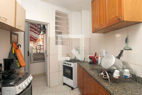Cozinha de apartamento à venda com 2 quartos, 77m² em Santana, Porto Alegre